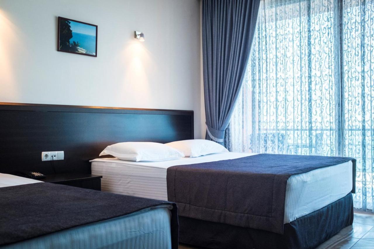 Hotel Neptun Kvariati Exteriör bild