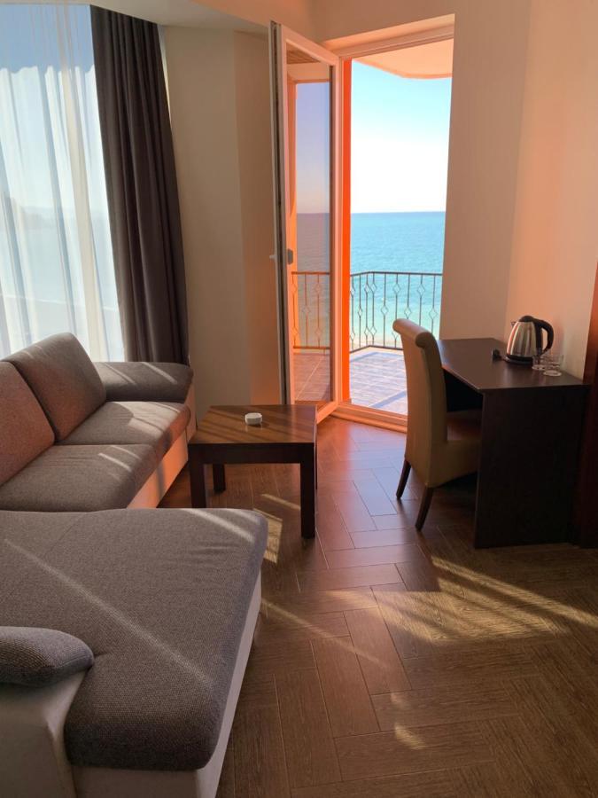 Hotel Neptun Kvariati Exteriör bild