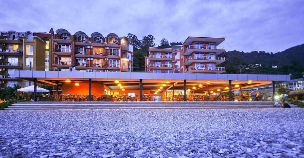 Hotel Neptun Kvariati Exteriör bild