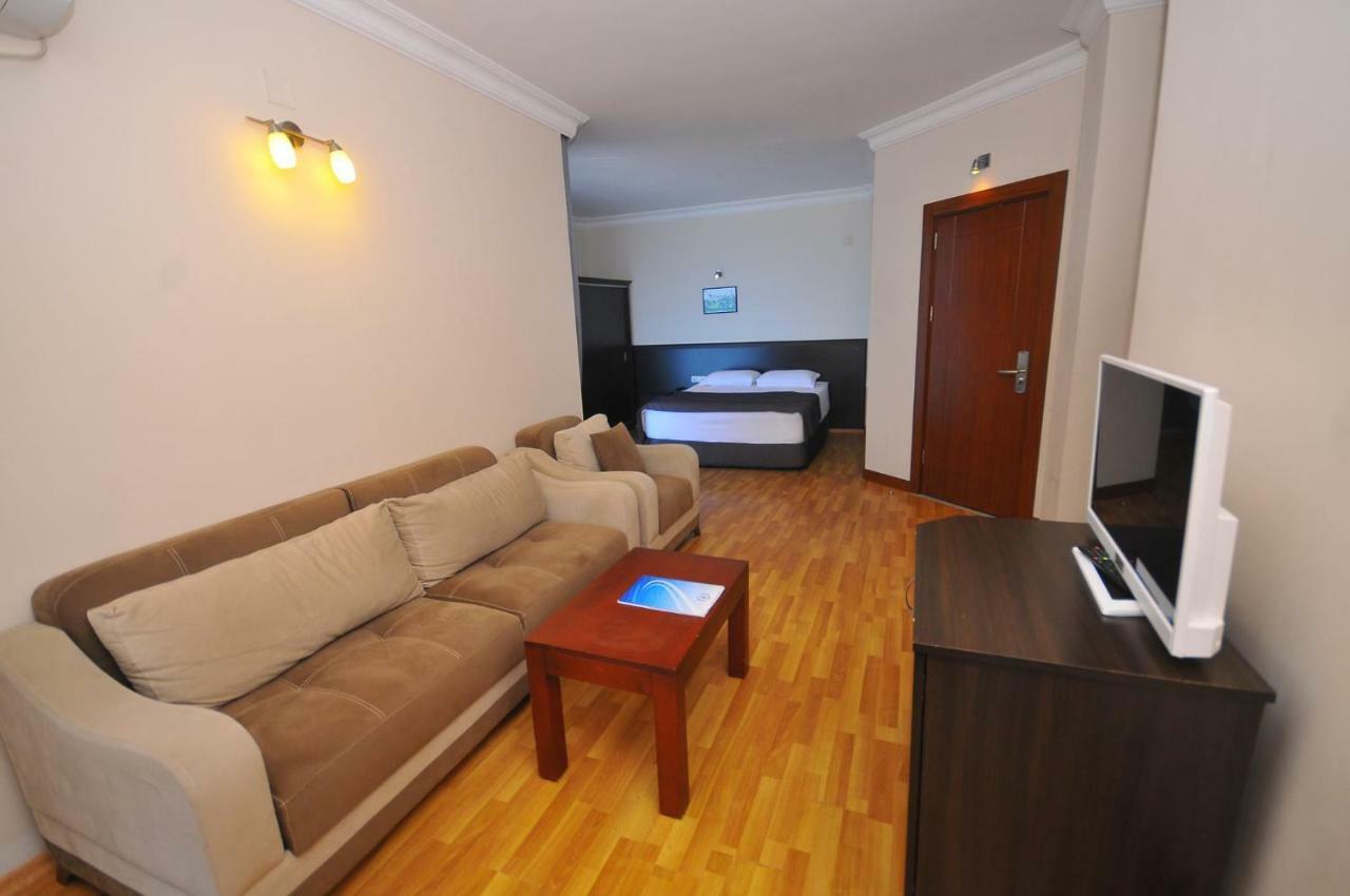 Hotel Neptun Kvariati Exteriör bild