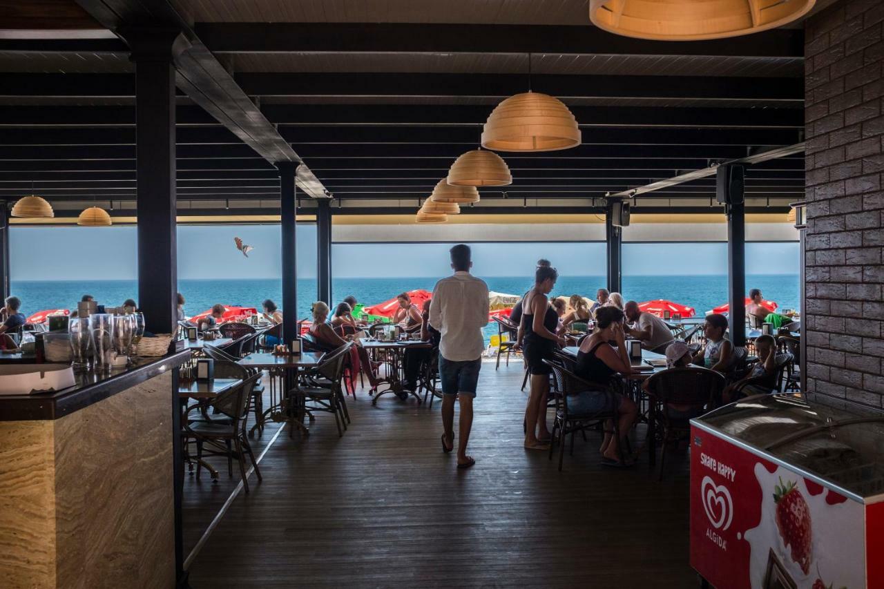 Hotel Neptun Kvariati Exteriör bild